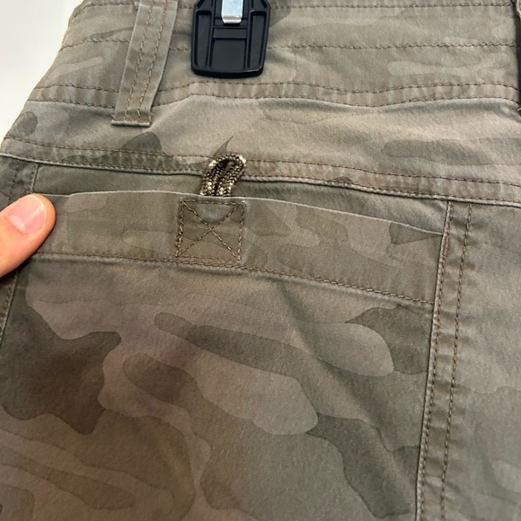 Men's Kuhl Camo Cargo Shorts - Picture 8 of 10